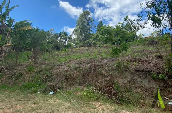 Terreno na Estrada do Vinho em São Roque! 
