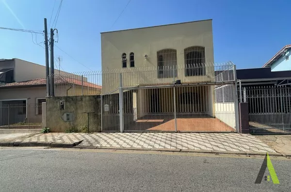  Sobrado Comercial no Centro de São Roque! 