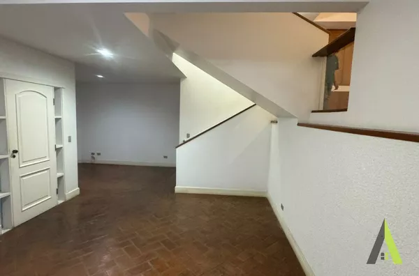 Sobrado em Condomínio no Centro de São Roque!