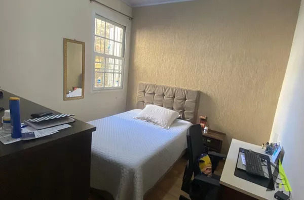 Casa Térrea no Centro de São Roque! 