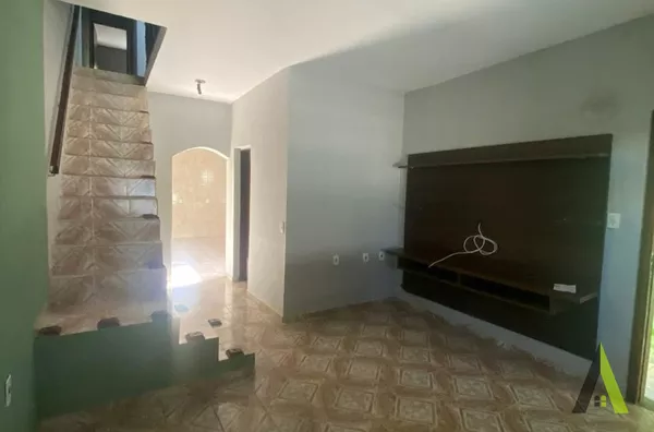 Casa com Edícula em São Roque! 