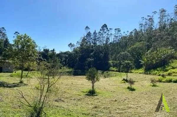 Sítio com Cachoeira em Ibiúna!