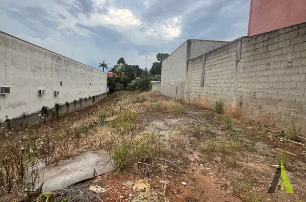 Terreno no Centro de São Roque!