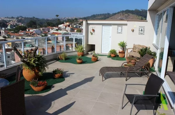 Apartamento Duplex no Centro de São Roque! 