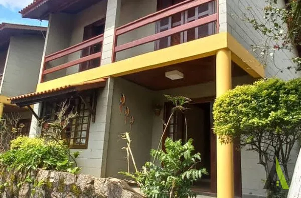 Chalé a venda em condomínio  em São Roque!