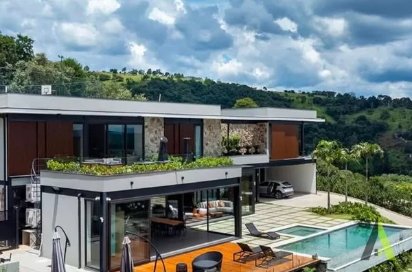 Casa de Alto Padrão em Condomínio de São Roque!