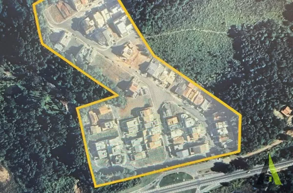  Terrenos em Condomínio Fechado!