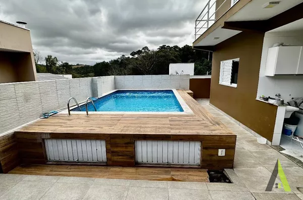 Casa em Condomínio Fechado em São Roque! 