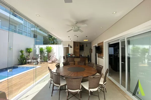 Sobrado em Condomínio Fechado com Acabamento de Primeira em São Roque!