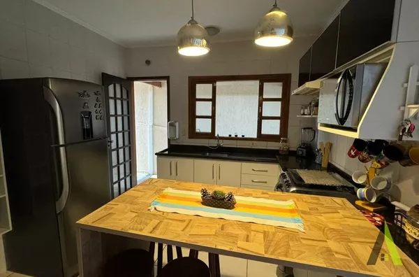 Casa Térrea com Área Gourmet Completa em São Roque! 