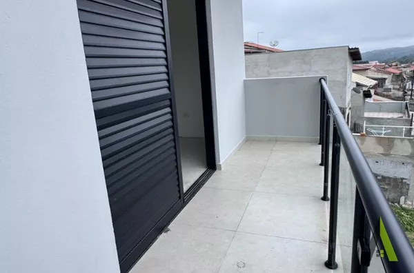 Sobrado Novo em Mailasqui! 