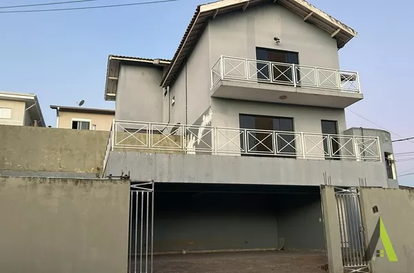  Casa com Piscina em Condomínio Fechado de São Roque! 