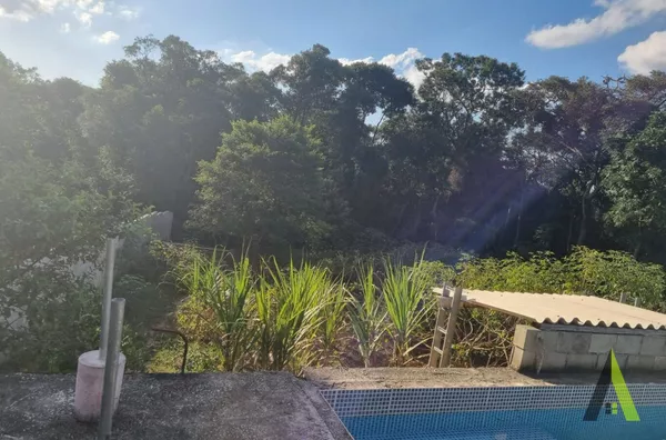 Chácara rodeada de muito verde em São Roque!