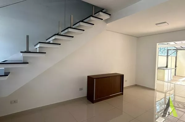 Sobrado em Condomínio Fechado de São Roque!