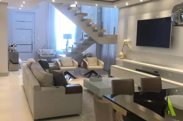 Casa em Condomínio Fechado Próximo ao Centro de São Roque! 