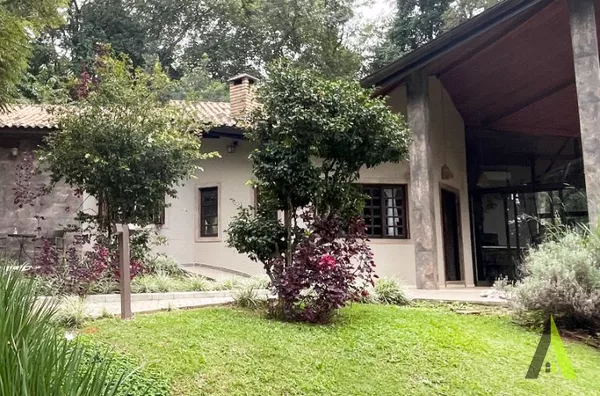 Chácara com Vista para Montanhas em Condomínio Fechado em São Roque!