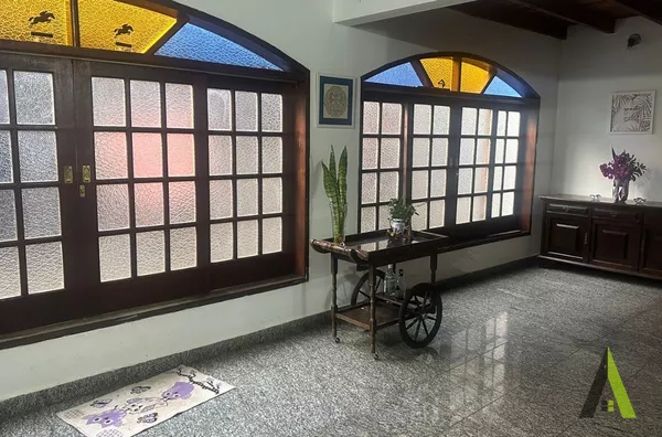 Casa Disponível para Locação em São Roque! 