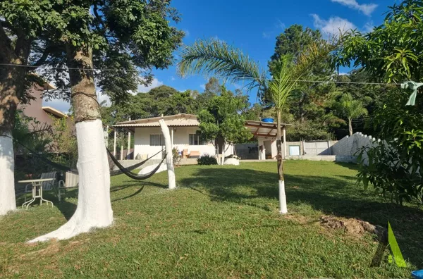 Chácara rodeada de muito verde em São Roque!