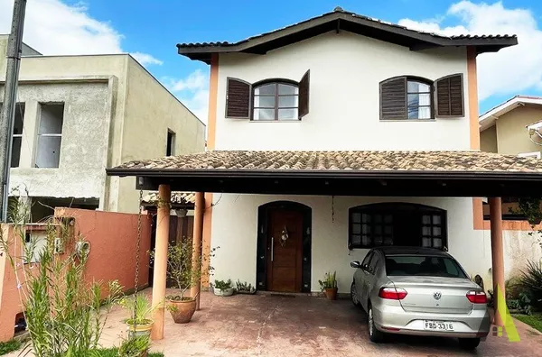 Sobrado de Alto Padrão contendo Pé Direito Alto e Vista Fantástica em Condomínio Fechado em São Roque! 