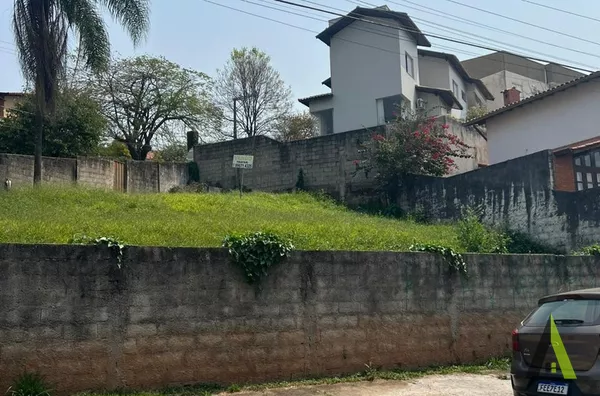 Terreno Pronto para Construir no Centro de São Roque!