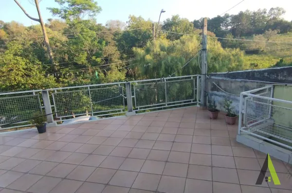 Casa Térrea Avarandada com Área de Lazer Completa em São Roque!