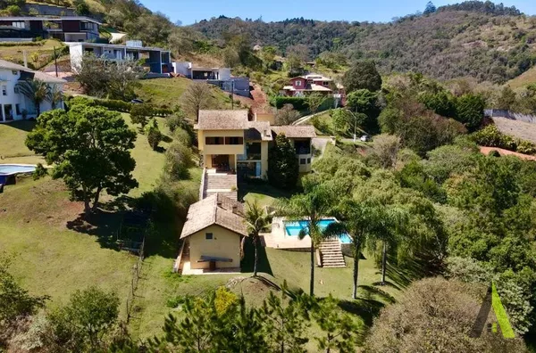 Casa Alto Padrão no Residencial Quebec Ville em São Roque!