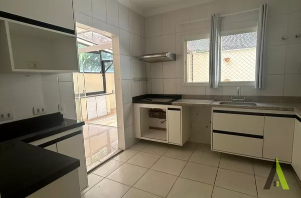 Sobrado em Condomínio Fechado de São Roque!