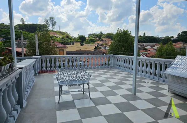 Sobrado no Centro de São Roque! 