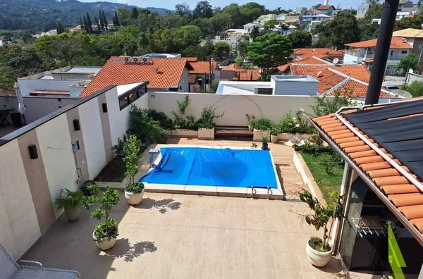 Casa em Condomínio Fechado em São Roque!