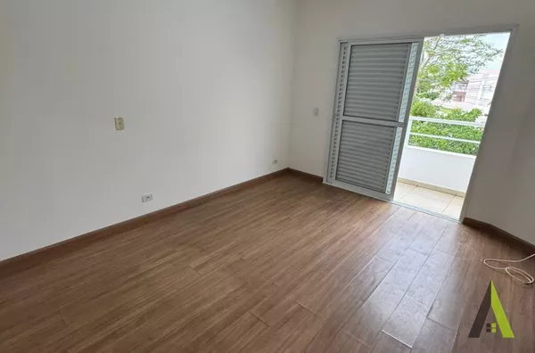 Sobrado Alto Padrão em Condomínio Fechado com Acabamento de Primeira em São Roque!