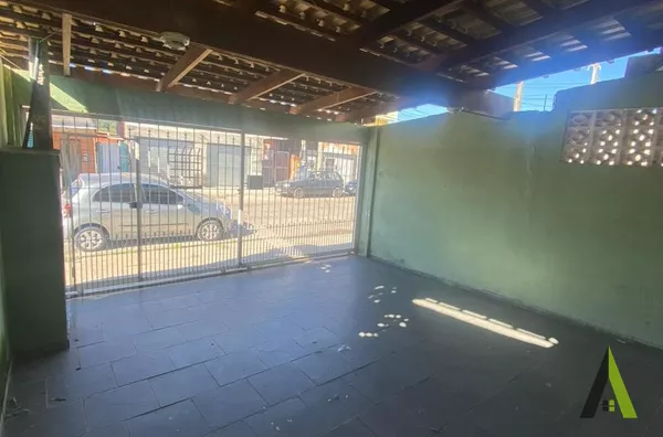 Casa com Edícula em São Roque! 