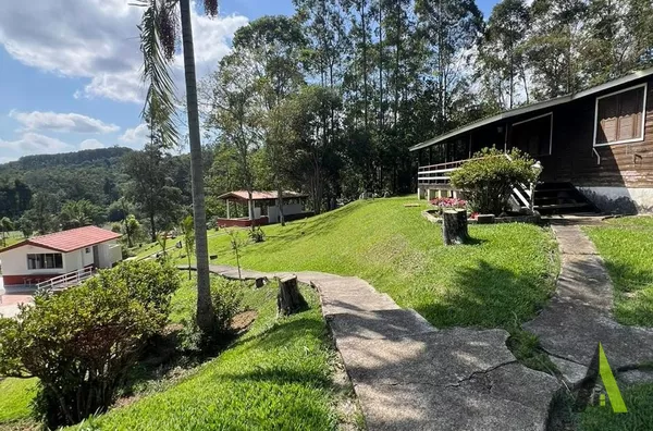 Área Espetacular Próximo ao Roteiro do Vinho em São Roque! 