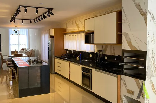 Casa de Alto Padrão em Condomínio Fechado Rodeado de muito Verde em  São Roque!