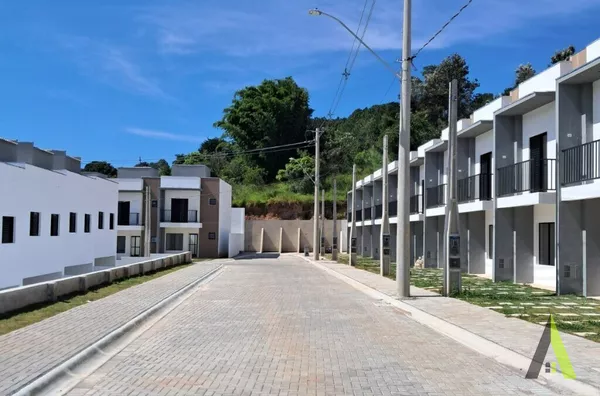 Sobrado em Condomínio Fechado em São Roque!