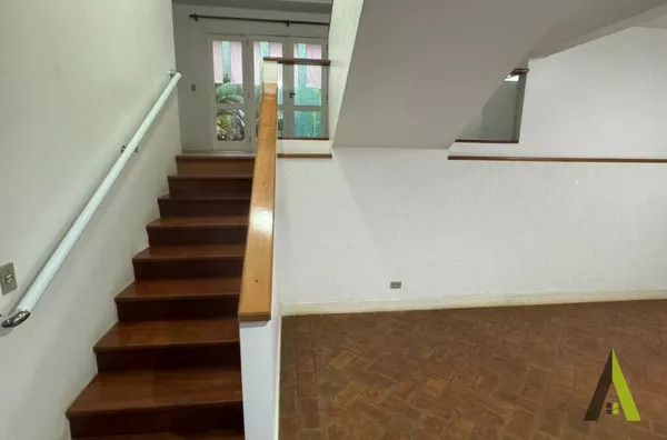 Sobrado em Condomínio no Centro de São Roque!