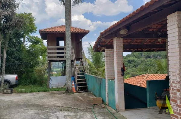 Casa em Condomínio Fechado em São Roque!
