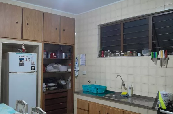 Casa Térrea com Amplo Quintal em São Roque! 