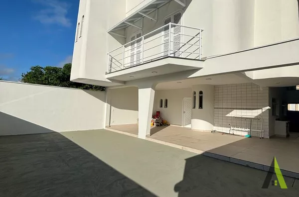 Casa no Centro de São Roque! 