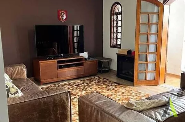 Casa em Bairro Nobre de São Roque!