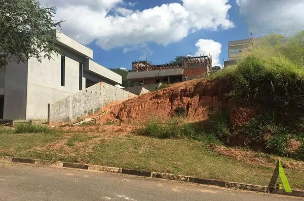 Terreno em Condomínio Fechado de Alto Padrão em São Roque!