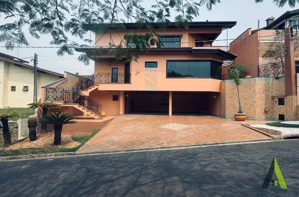 Casa em Condomínio Fechado de Alto Padrão em São Roque!