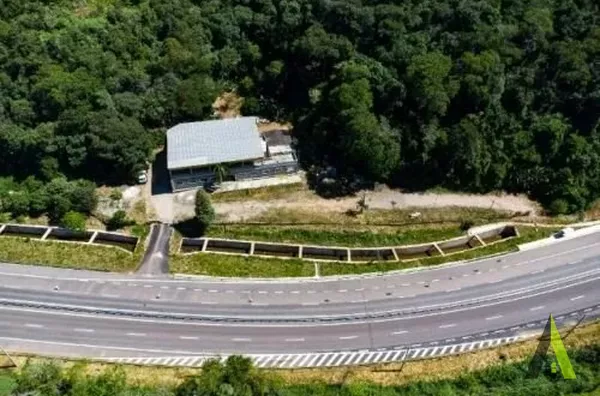 Área com Galpão frente pra Raposo Tavares em Marinque!