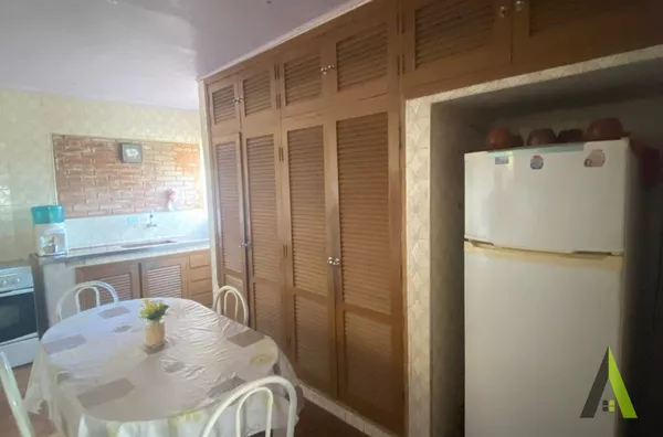 Casa Térrea Próxima ao Centro de São Roque! 