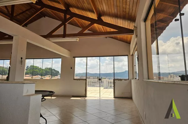 Sobrado no Centro de São Roque! 