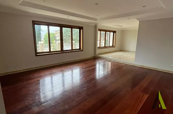 Sobrado Alto Padrão com Acabamento de Primeira em São Roque!