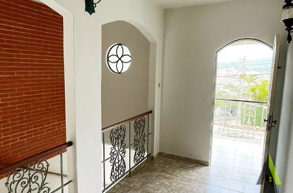 Casa Térrea com Vista Incrível em Bairro Nobre de São Roque!
