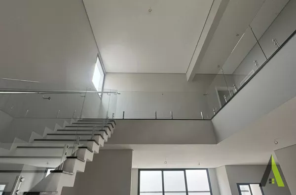 Sobrado em Condomínio Fechado com Acabamento de Primeira em São Roque!