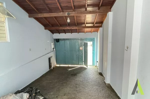 Casa com Área Gourmet  no Centro de São Roque! 