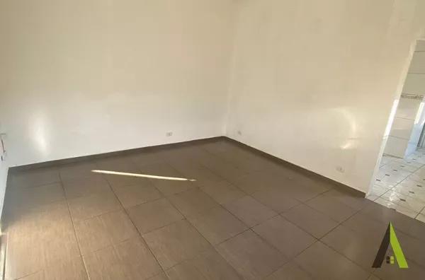 Casa Térrea no Centro da Cidade de São Roque! 