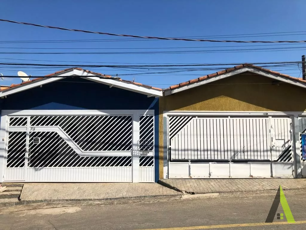 Casa Trrea  com Quintal Grande em bairro tradicional de So Roque! - CA108